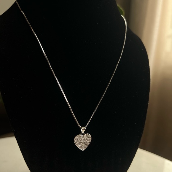 Jewelry - 🩷-Silver Heart Pendant Necklace